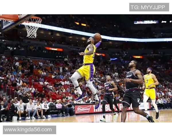 亚特兰大老鹰与湖人激战正酣谁能在这场对决中笑到最后